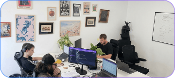Equipo Cambalache trabajando en MVPs